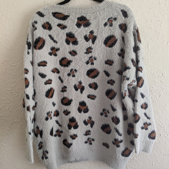twenty second Oversized Animal Print Sweater - Picture 8 of 8